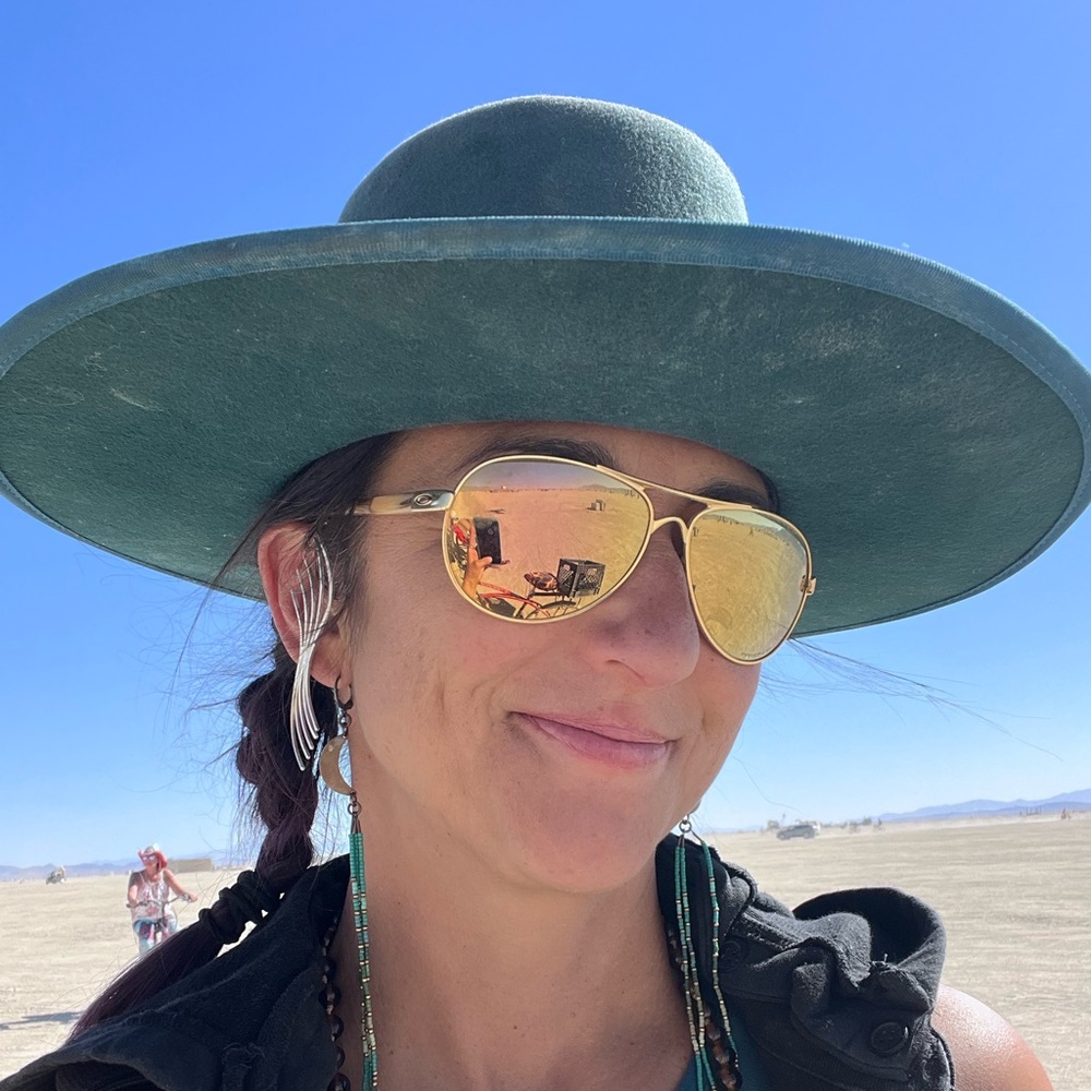 Meet your Posher, Simone